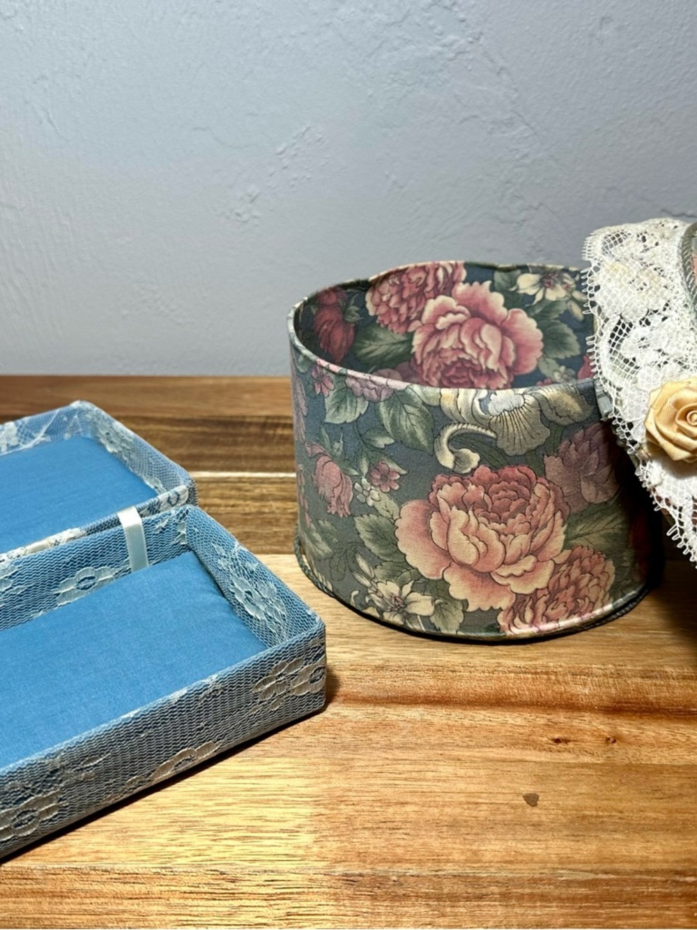 Vintage Floral Lace Decorative Round Storage Box - Green and Pink - Picture 4 of 9